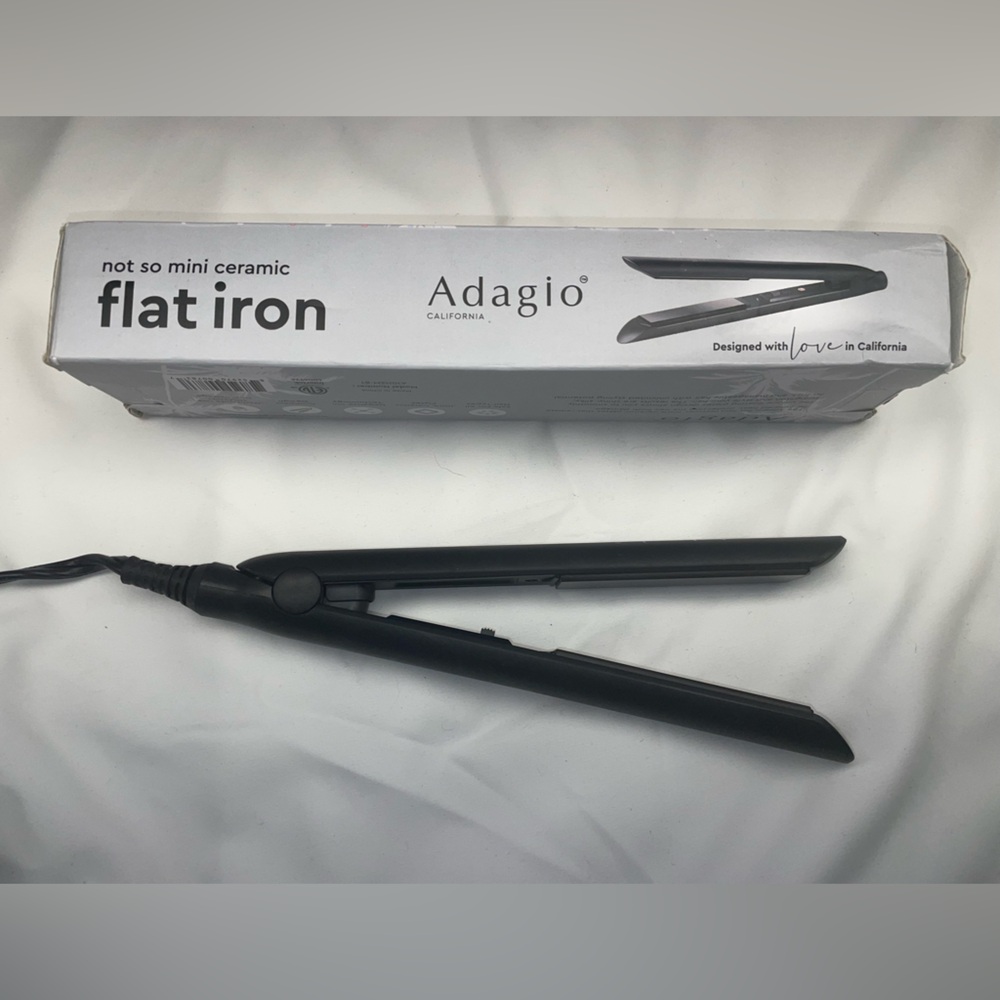 BNIB Adagio California Not So Mini Ceramic Flat Iron